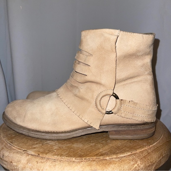 Sundance Shoes - Sundance Catalog Suede Sand Ankle Boot Zip 40